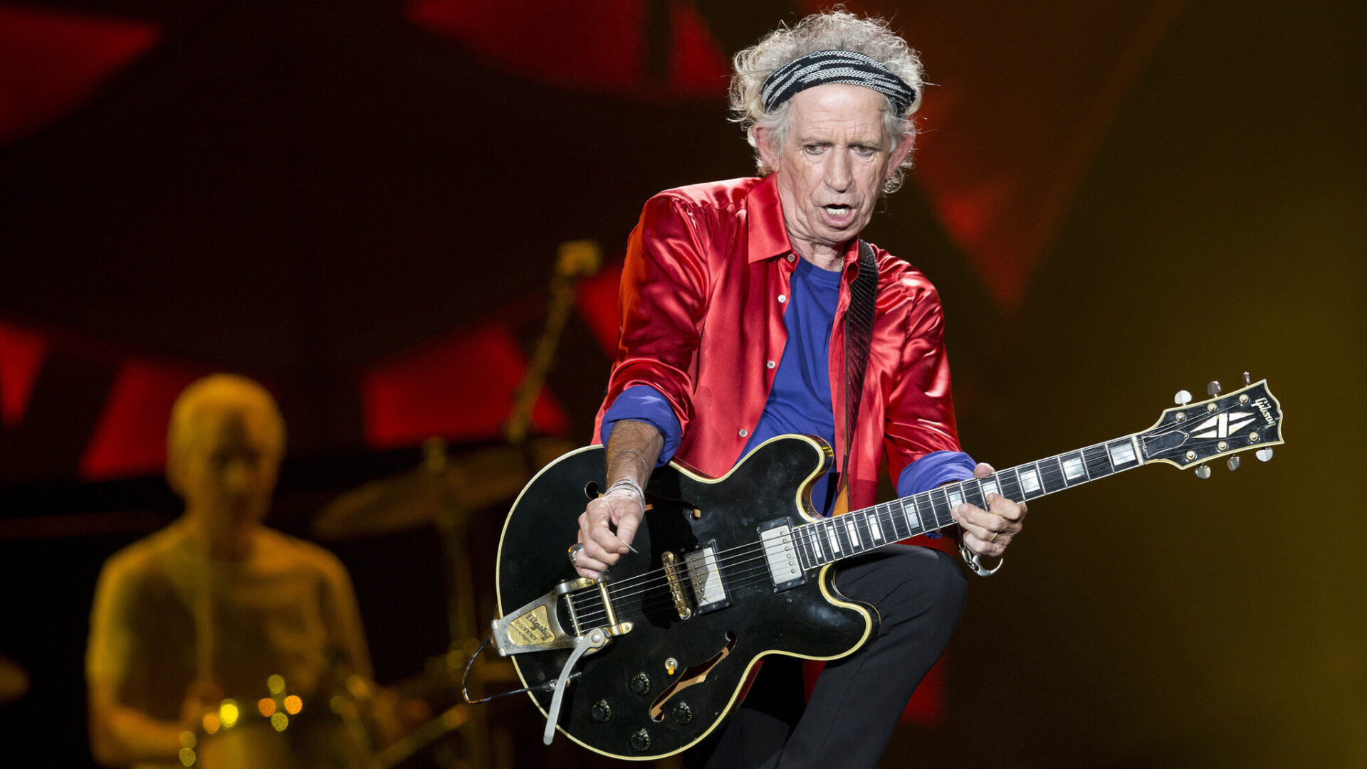 Rolling Stones: Keith Richards revela como a artrite mudou seu jeito de tocar