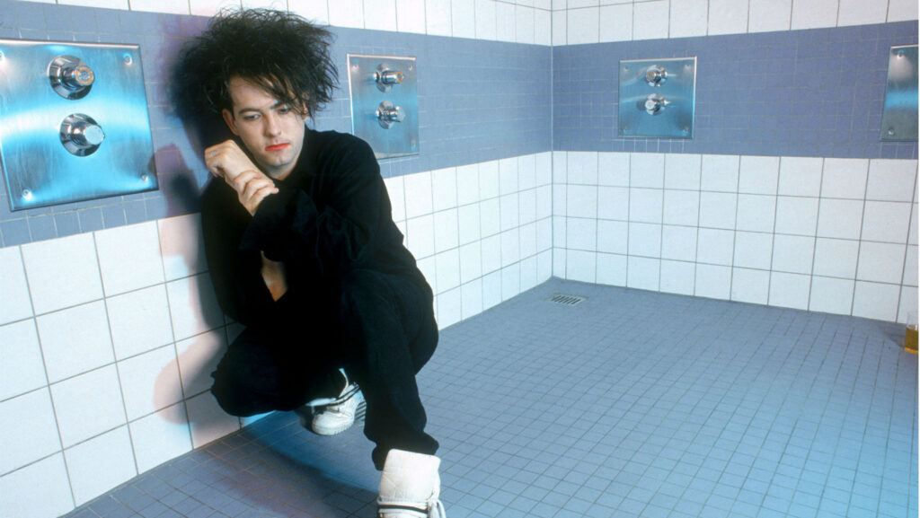 Robert Smith, do The Cure, em meados dos anos 80