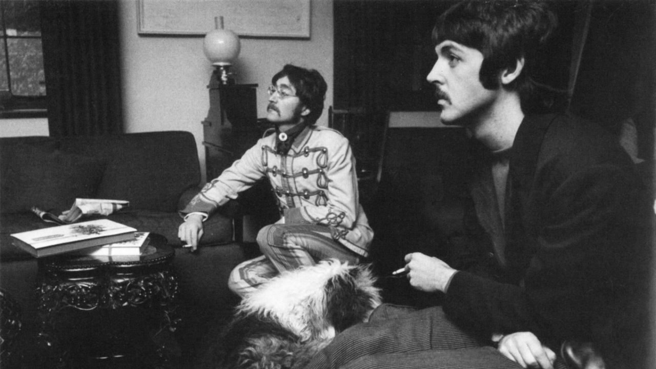 Beatles: O ressentimento de John Lennon com Paul McCartney no “Sgt. Pepper’s”